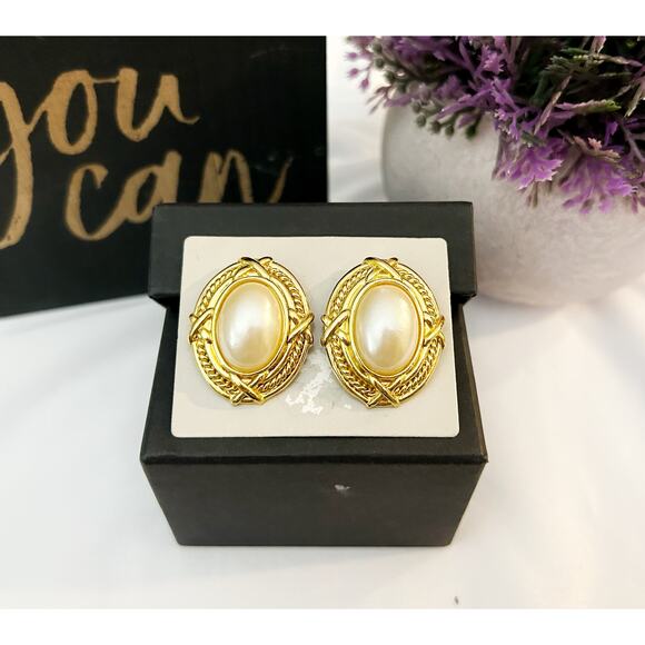 VINTAGE Fashion Costume Jewelry Pearl Gold Stud Earrings - Picture 1 of 4